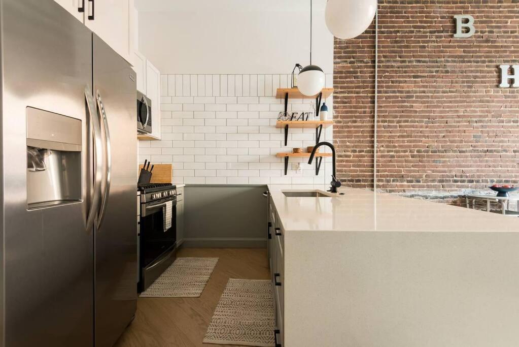 Trendy Condo! Close To Everthing Downtown 伯明翰 外观 照片