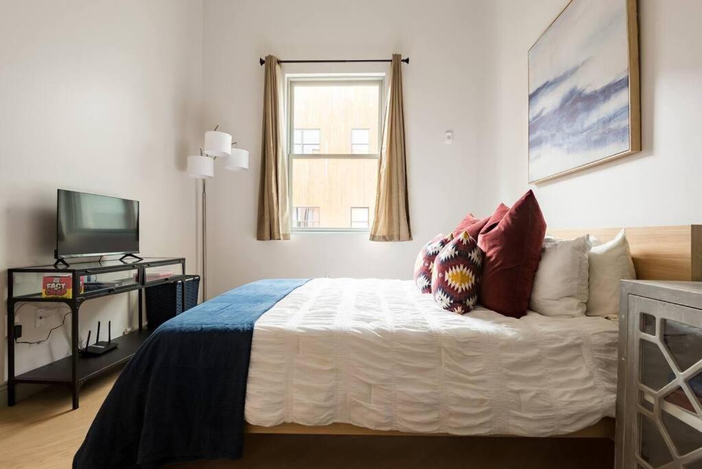 Trendy Condo! Close To Everthing Downtown 伯明翰 外观 照片